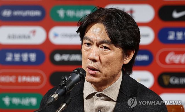 홍명보 축구 국가대표팀 감독이 4일 오전 서울 종로구 축구회관에서 2026 북중미 월드컵 아시아 3차 예선 B조 5, 6차전에 나설 대표 선수 명단을 발표하고 있다. 2024.11.4 / 사진 = 연합뉴스