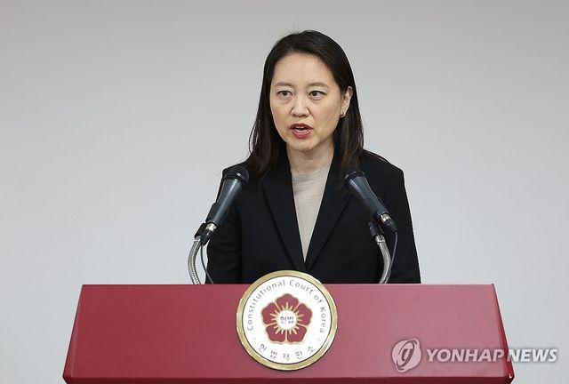 이진 헌법재판소 공보관이 12월 16일 오후 서울 종로구 헌법재판소에서 열린 윤석열 대통령 탄핵심판 관련 브리핑에서 발언하고 있다. / 사진 = 연합뉴스