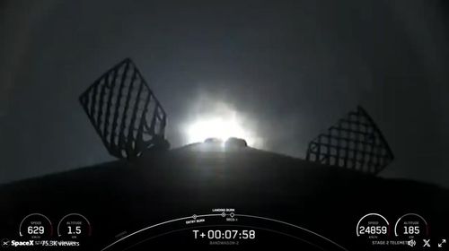 21일 오후 8시 34분(한국시간)에 미국 캘리포니아 소재 밴덴버그 우주군 기지에서 우리 군 정찰위성 3호기를 탑재한 미국 스페이스Ⅹ사의 우주발사체 '팰컨9'가 발사됐다. 1단 추진체 분리 후 2단 추진체 분사 장면. 2024.12.21 [스페이스Ⅹ 홈페이지 캡처, 재판매 및 DB 금지] / 사진 = 연합뉴스