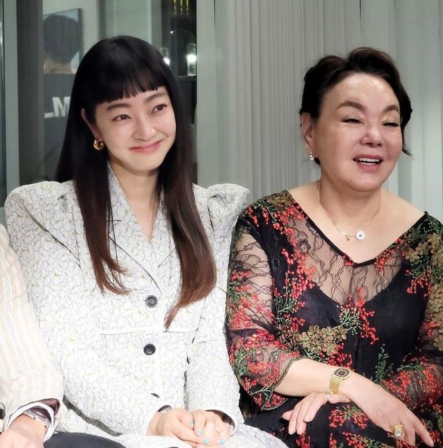 故 김수미, 서울국제영화대상 특별공로상 수상... 며느리 서효림 대리 수상 / 사진 = 뉴시스