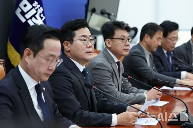 박찬대 더불어민주당 원내대표가 2일 오전 서울 여의도 국회에서 열린 정책조정회의에서 발언하고 있다. 2025.01.02. / 사진 = 뉴시스