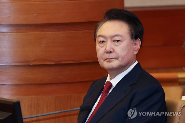 윤석열 대통령이 21일 오후 서울 종로구 헌법재판소에서 열린 탄핵심판 3차 변론에 출석해 피청구인 좌석에 앉아있다. 2025.1.21 / 사진 = 연합뉴스