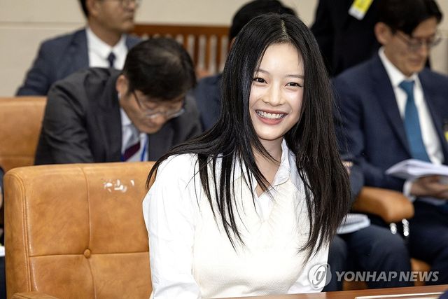 뉴진스 멤버 하니 팜이 2024년 10월 15일 서울 여의도 국회에서 열린 환경노동위원회의 경제사회노동위원회, 중앙노동위원회, 최저임금위원회 등에 대한 국정감사에 참고인 자격으로 출석한 모습 [국회사진기자단=연합뉴스 자료사진]