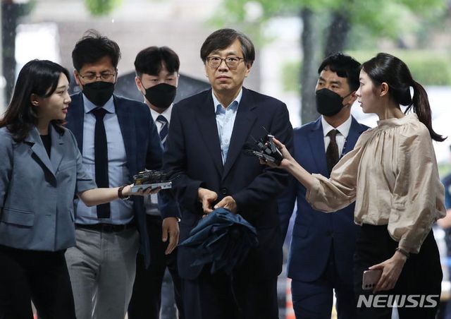 대장동 개발 관련 민간사업자들로부터 청탁 대가 금품을 받은 혐의로 재판에 넘겨져 1심에서 징역형을 선고받은 양재식 전 특검보가 판결에 불복해 항소했다. 사진은 양 전 특검보가 지난 2023년 6월 서울 서초구 서울중앙지법에서 열린 구속 전 피의자 심문(영장심사)을 받기 위해 법정으로 향하고 있는 모습. (사진=뉴시스DB) 2023.06.29.