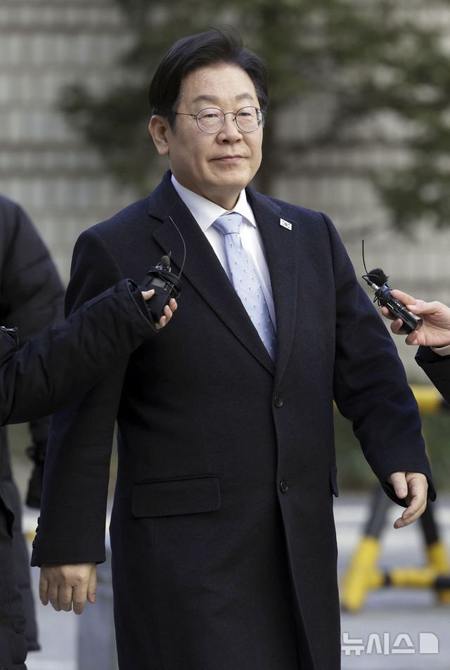 이재명 더불어민주당 대표가 19일 서울 서초구 서울고등법원에서 열린 공직선거법 위반 혐의 공판에 출석하고 있다. 2025.02.19. / 사진 = 뉴시스