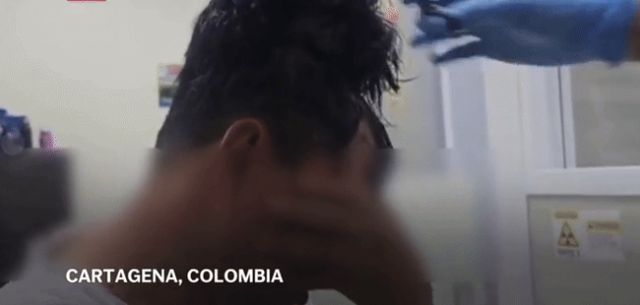 콜롬비아에서 40대 남성이 가말 밑에 코카인을 숨기고 비행기에 탑승하려다 적발됐다. (영상=AP통신) *재판매 및 DB 금지 *재판매 및 DB 금지 / 사진 = 뉴시스