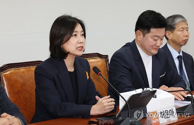 개혁신당 허은아 대표가 3일 국회에서 열린 최고위원회의에서 발언하고 있다.'친이준석계' 주도의 개혁신당 지도부는 지난 26일 당원 투표를 통해 허은아 대표와 조대원 최고위원 퇴진을 결정했다. 허 대표는 