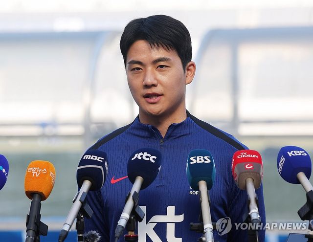 2026 북중미 월드컵 아시아 3차 예선 B조 8차전 요르단전을 앞둔 축구 국가대표팀 설영우가 22일 경기도 용인시 처인구 미르스타디움에서 회복훈련에 앞서 취재진 질문에 답하고 있다. 2025.3.22 / 사진 = 연합뉴스