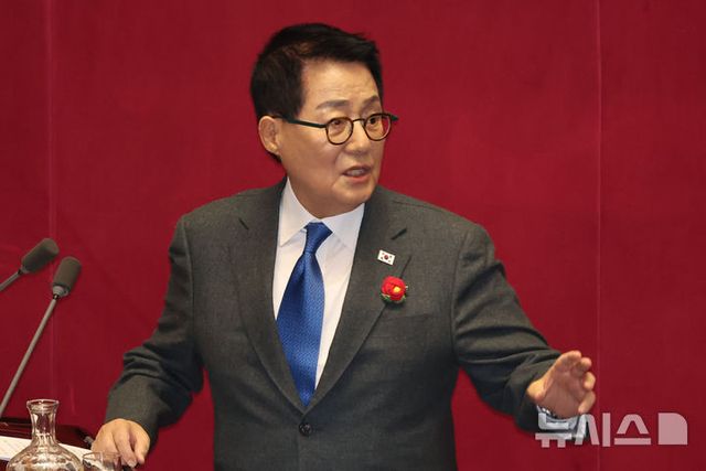 박지원 더불어민주당 의원이 13일 오후 서울 여의도 국회에서 열린 제422회 국회(임시회) 제5차 본회의 경제 분야 대정부 질문에서 여당 의원들의 항의에 설전을 벌이고 있다. 2025.02.13. / 사진 = 뉴시스