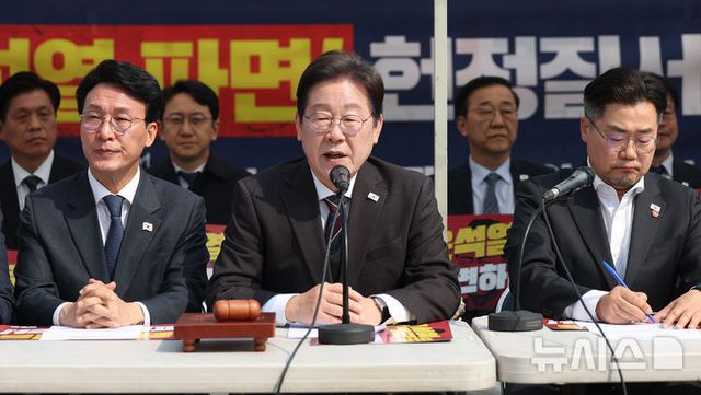 이재명 더불어민주당 대표가 2일 서울 종로구 광화문에 마련된 천막당사에서 열린 최고위원회의에서 발언하고 있다. 2025.04.02. / 사진 = 뉴시스