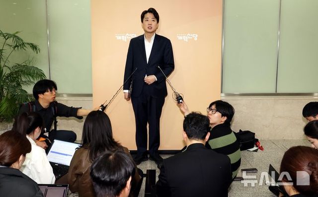 개혁신당 대선후보인 이준석 의원이 지난 4일 오후 서울 여의도 국회에서 조기 대선에 대한 입장 발표를 하고 있다. 2025.04.05. / 사진 = 뉴시스