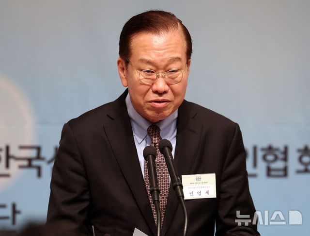 권영세 국민의힘 비상대책위원장이 7일 오후 서울 중구 한국프레스센터에서 열린 제69회 신문의 날 기념 축하연에서 축사를 하고 있다. 2025.04.07. / 사진 = 뉴시스