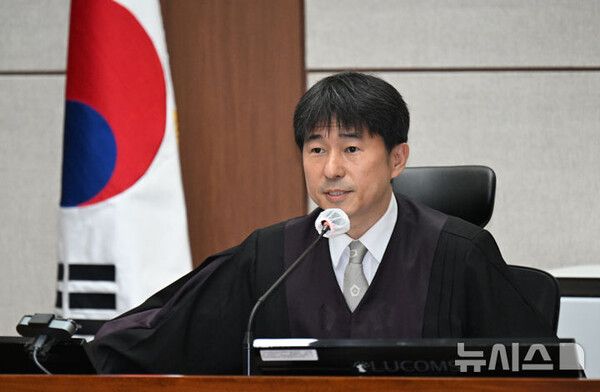 尹 ’10회 연속’ 재판 불출석…특검 “김용현 재판 중단, 신속 재판해야”