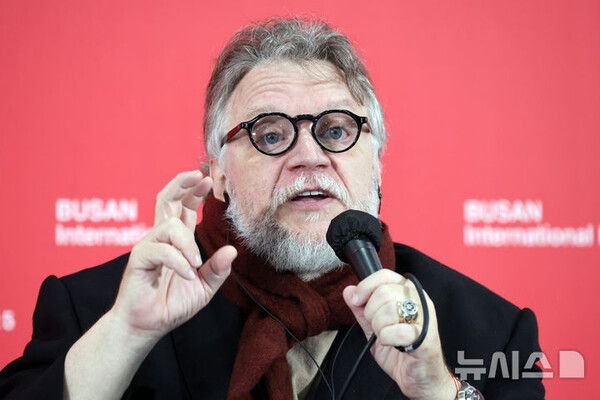 기예르모 델 토로 “불완전하기에 괴물에 끌립니다”