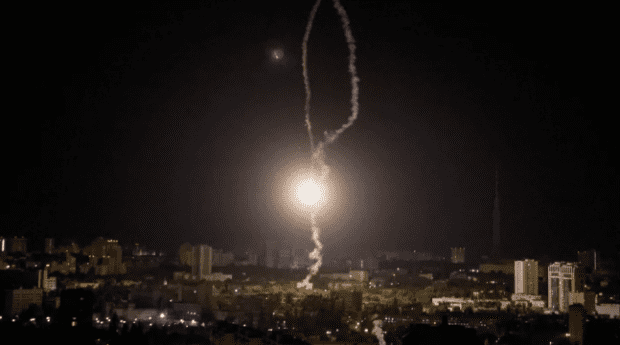 로이터 연합뉴스&nbsp; (우크라이나의 패트리엇 시스템이 러시아군 미사일을 요격하는 모습)