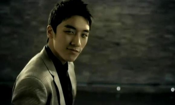 출처:STRONG BABY 뮤직비디오