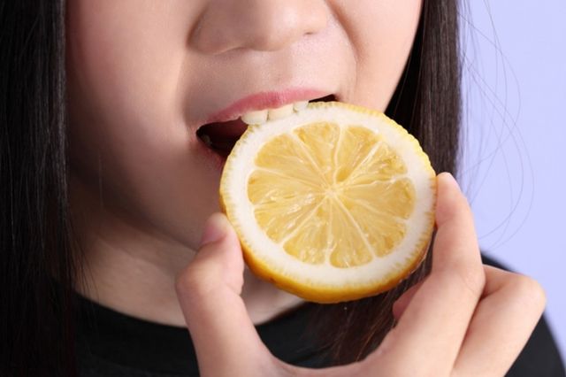 ⓒ게티이미지뱅크(레몬먹는 사람)