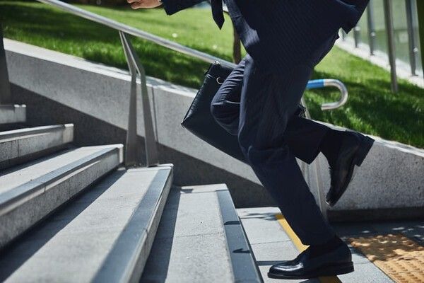 ⓒ게티이미지뱅크(계단오르기)