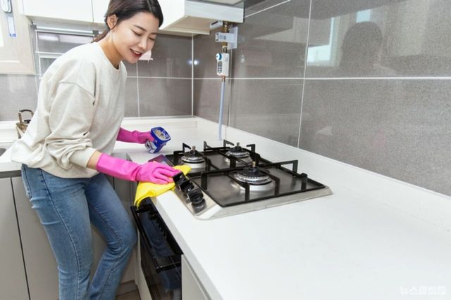 ⓒ게티이미지뱅크(가스레인지 청소)