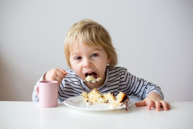 ⓒ게티이미지뱅크(군것질 아이)