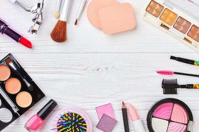 ⓒ게티이미지뱅크(화장품 세트)