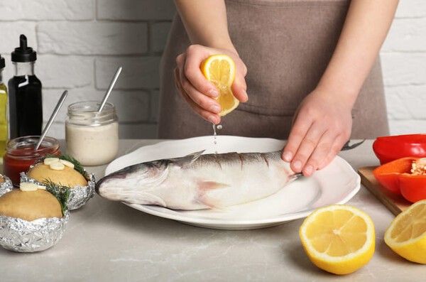 ⓒ게티이미지뱅크(생선 레몬즙)
