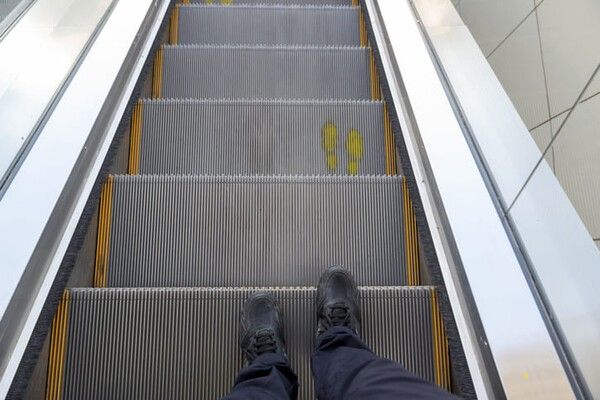 ⓒ게티이미지뱅크(공항 신발)