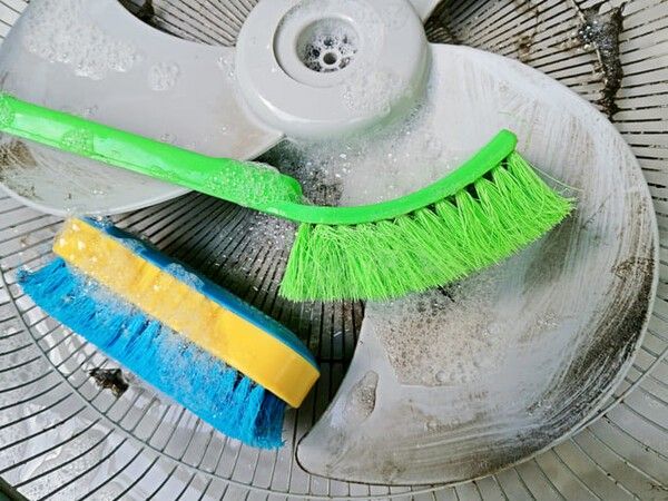 ⓒ게티이미지뱅크(선풍기 청소)