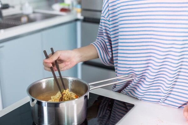 ⓒ게티이미지뱅크(혼밥)