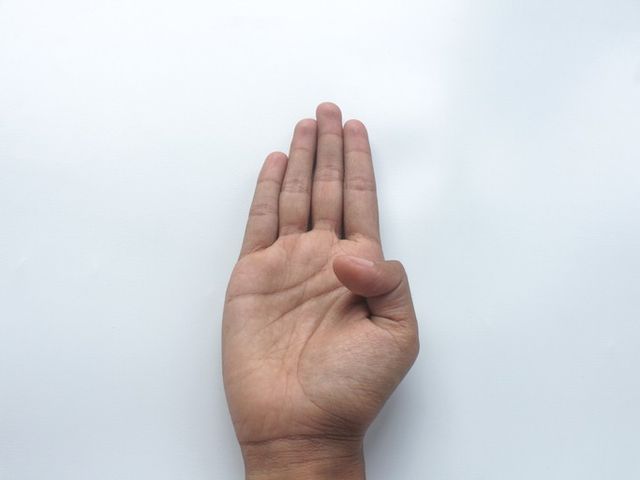 ⓒ게티이미지뱅크(엄지손가락 접기)