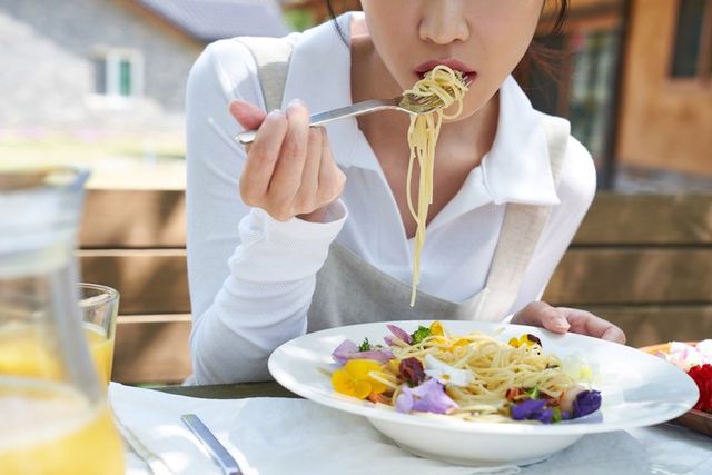 ⓒ게티이미지뱅크(면 먹는 사람)