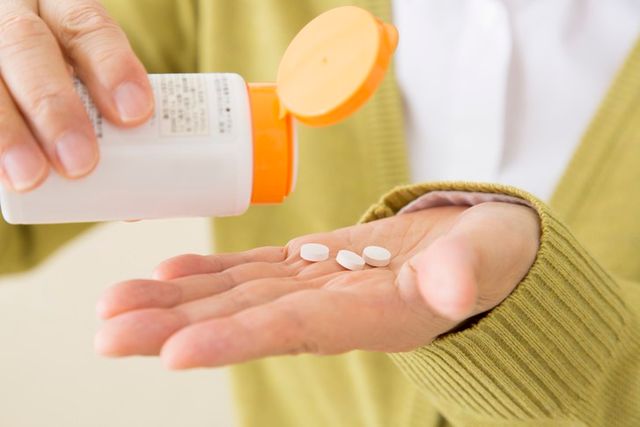 ⓒ게티이미지뱅크(영양제 먹는 사람)