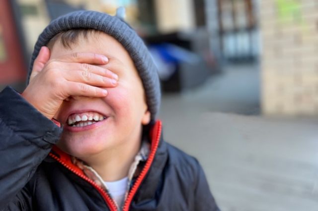 ⓒ게티이미지뱅크(눈 가리고 웃는 아이)