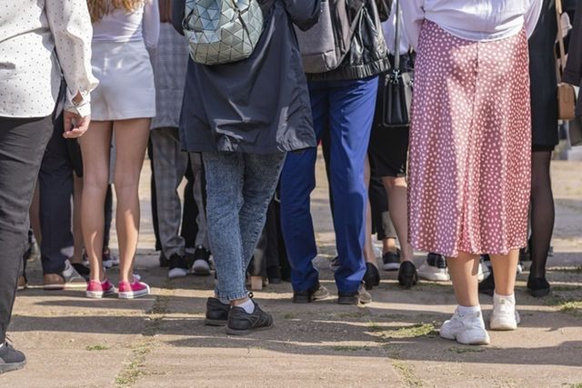 ⓒ게티이미지뱅크(줄 선 사람들)