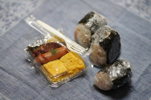 ⓒ게티이미지뱅크(삼각김밥과 계란)