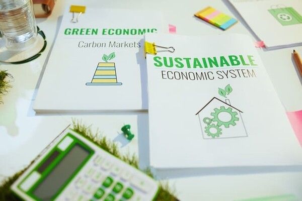 ⓒ게티이미지뱅크(어수선한 책상)