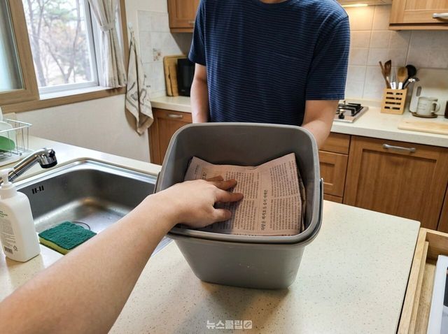 쓰레기통 냄새 / 기사 이해를 돕기 위한 Ai 이미지