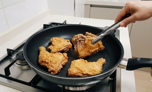 치킨 / 기사 이해를 돕기 위한 AI 이미지