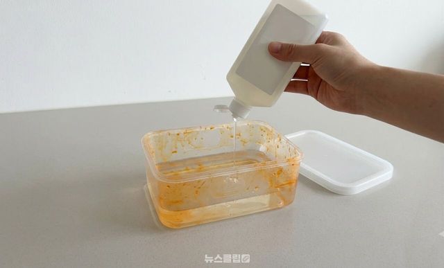 밀폐용기 키친타올 설거지 / 기사 이해를 돕기 위한 AI 이미지
