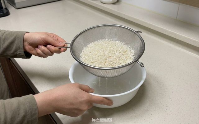 밥 짓기 / 기사 이해를 돕기 위한 AI 이미지