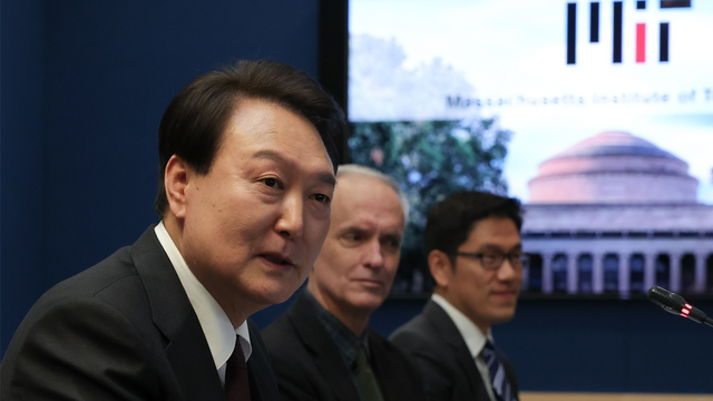 28일(현지시간) 윤석열 대통령은 미국 매사추세츠 공과대학(MIT)을 방문해 'MIT 디지털바이오 석학과의 대화' 시간을 가지고 있다. ⓒ대통령실