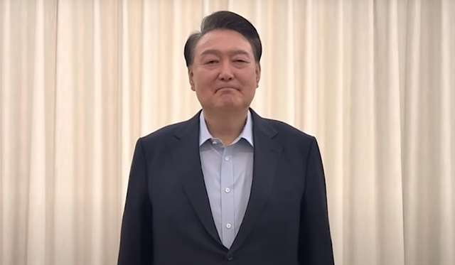 윤석열 대통령은 지난 15일 공수처에 출석하는 걸로 입장을 정리한 뒤 바로 즉석에서 '국민께 드리는 말씀'이라는 국민 담화 영상을 촬영했다. ⓒ윤석열 대통령 법률대리인단