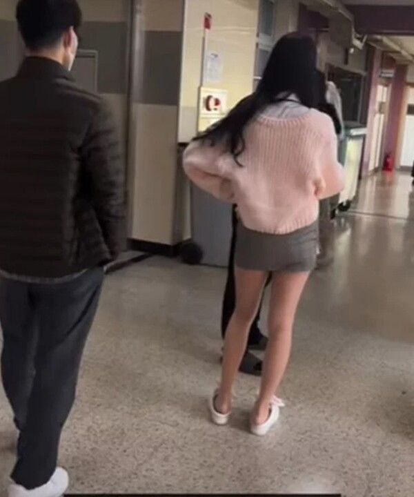 선생님에게 대드는 여고생