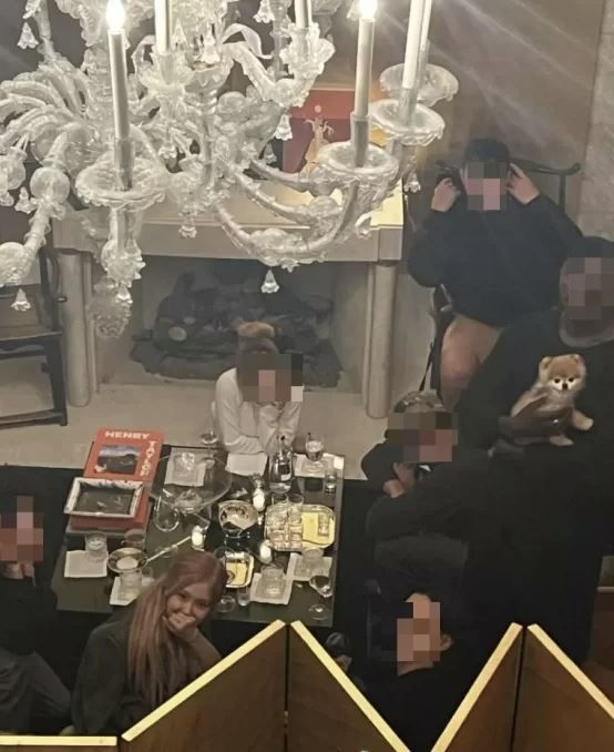 ​중국의 한 연예매체&nbsp;등에서 로제가 지인들과의 파티에서 마약했다고 의심하는 사진