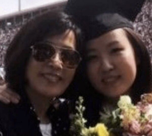 가수 이선희와 그의 딸 사진