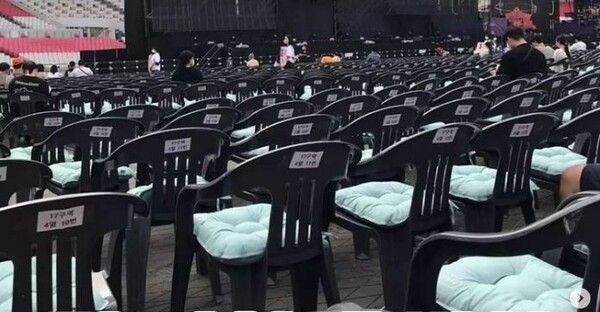 아이유 콘서트장 의자