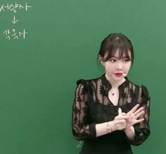 &nbsp;윤석열 대통령 '수능 발언'에 일타강사들 비판 쏟아냈다 / 사진=이다지 인스타그램