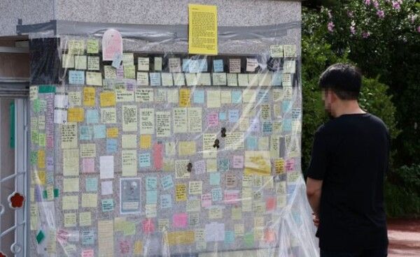 서이초등학교 앞 추모 공간