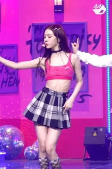 윈터 기흉 수술 컴백 활동 중단