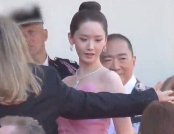 윤아 경호원 인종차별